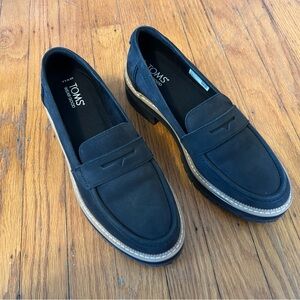 TOMS Cara Wonen’s Black Loafers - size 8.5